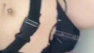 คลิปหลุดมาใหม่ น้องเอิร์น EarnAriya42 ขย่มควยทรงซ้อสาย ถ่างขากว้างให้เพื่อนชายเลียหีฟินๆ ก่อนลีลาเย็ดดุเดือดแบบสาวมหาชนตัวจริง