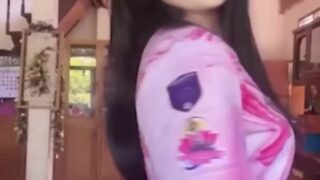 คลิปหลุดคนดัง สาวพิมพ์นิยมเต้นยั่วเซ็กซี่ในติ๊กตอก ก่อนถูกผัวลากเข้าไปเย็ดหีจัดเต็มตั้งแต่หน้าบ้าน ตัวเล็กแต่หีเด็ด นมสวย ครางมันส์